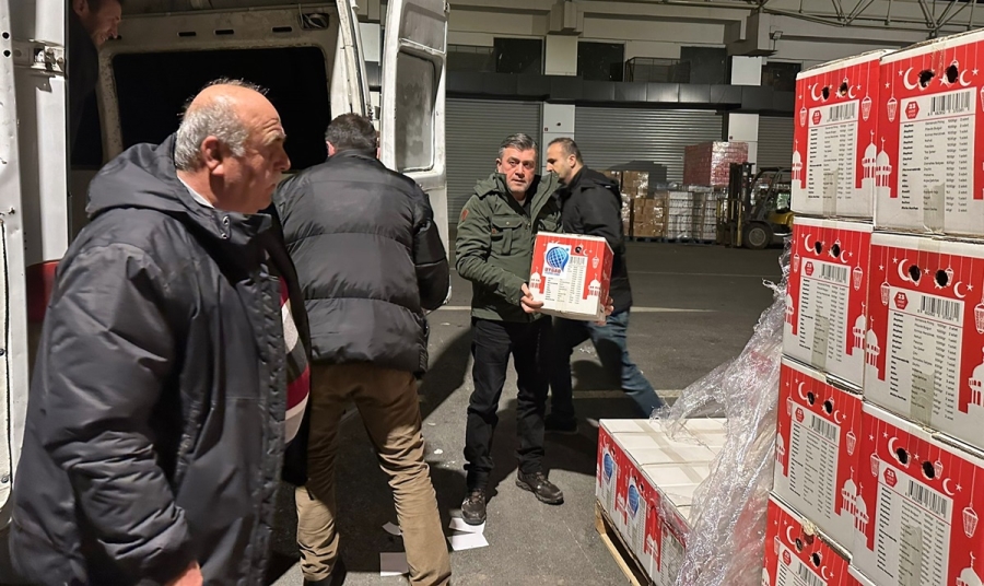 UYGAD’dan depremzedelere erzak  ve gıda yardımı