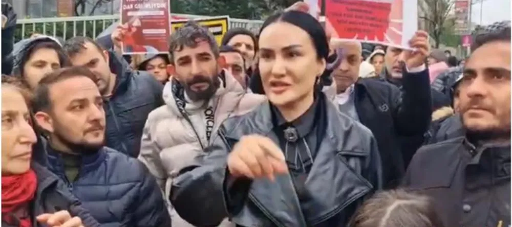 TOKİ mağdurlarına Avukat Ayşen Muştu ve Bağımsız Gazeteciler Birliği Başkanı Ufuk Bulut