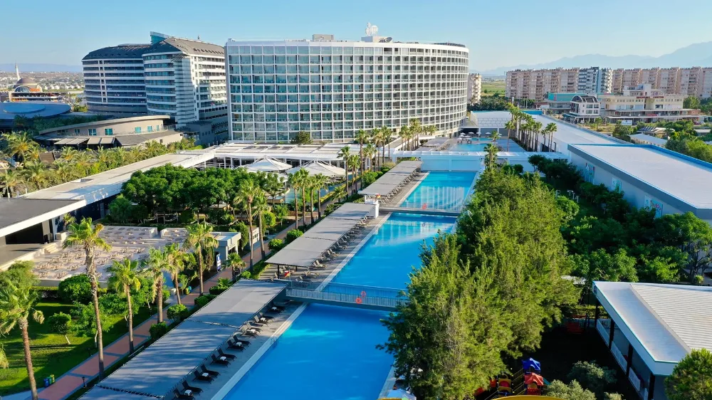 Crystal Centro Otel’in 44 odası kaçak çıktı