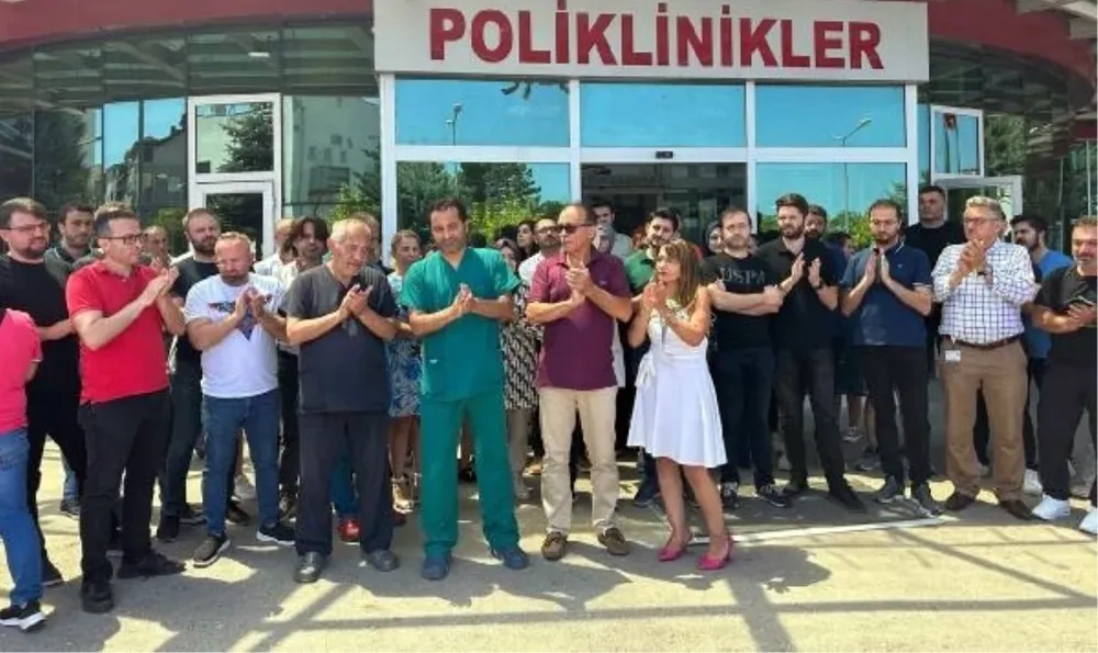 Sağlıkta şiddeti protesto eden hekimlere uyarı cezası verildi