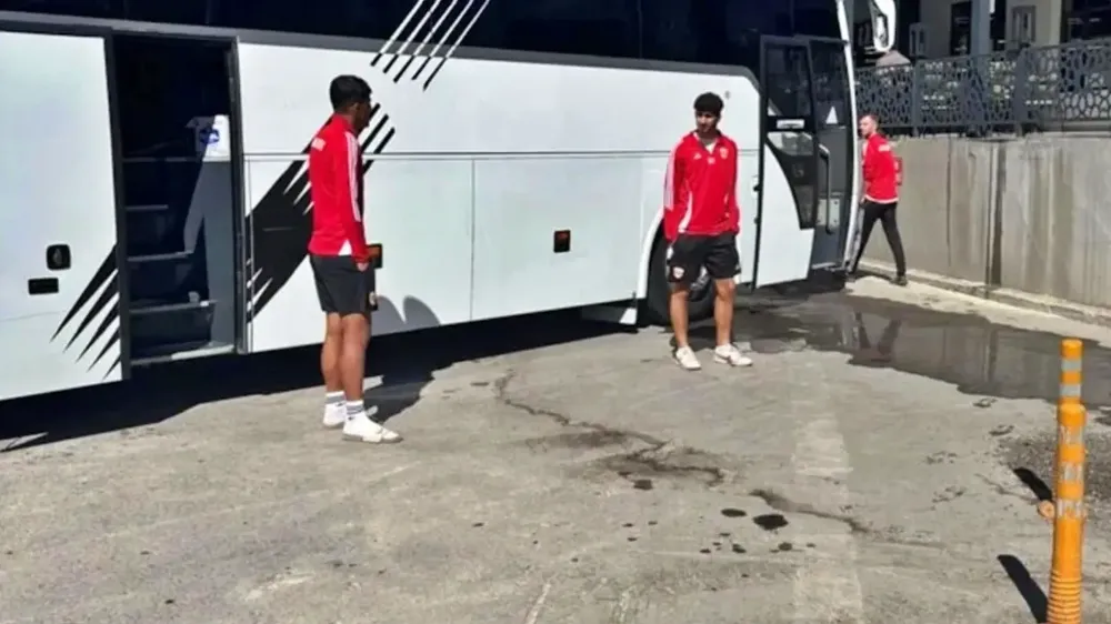 Adanaspor, yemek ücreti ödenmeyince rehin kaldı