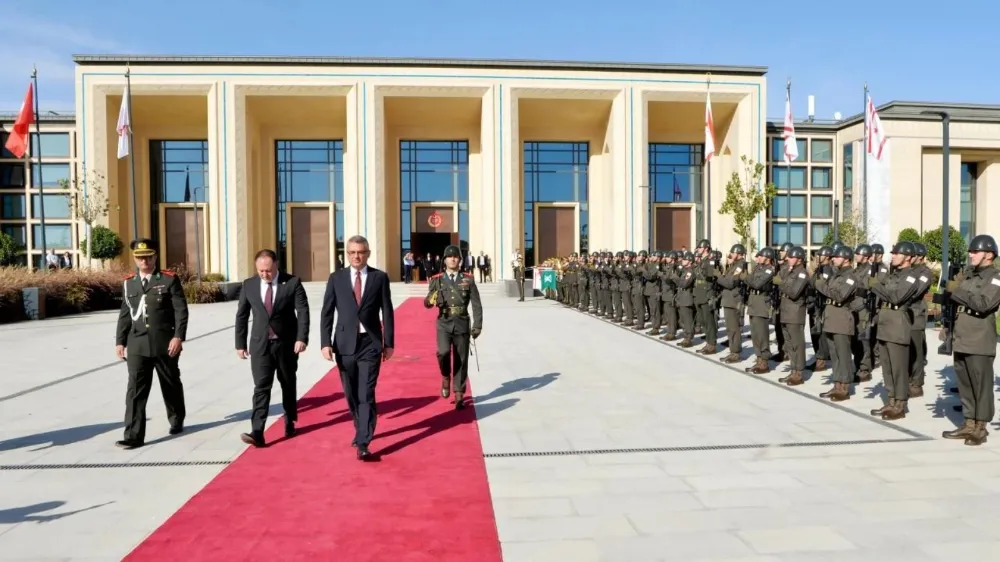 Tufan Erhürman Cumhurbaşkanlığı Sarayı’nı halka açtı
