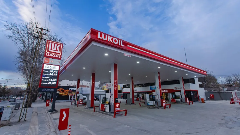 Rus petrol devi Lukoil satışa çıkarıldı