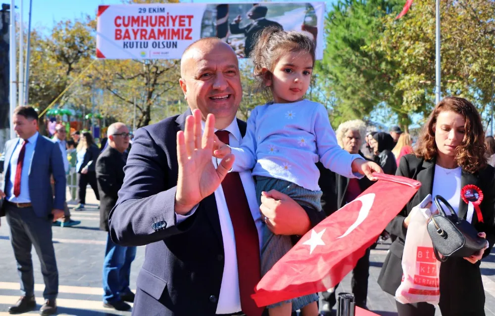 Cumhuriyet Bayramı Çınarcık’ta Coşkuyla Kutlandı