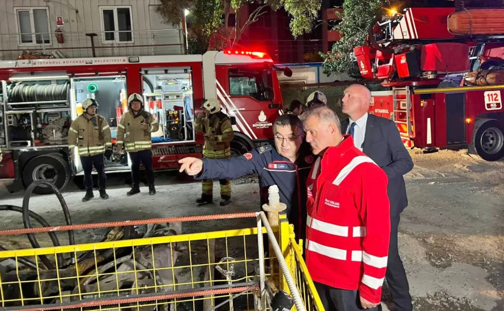 Beyoğlu’nda metro inşaatında iskele çöktü