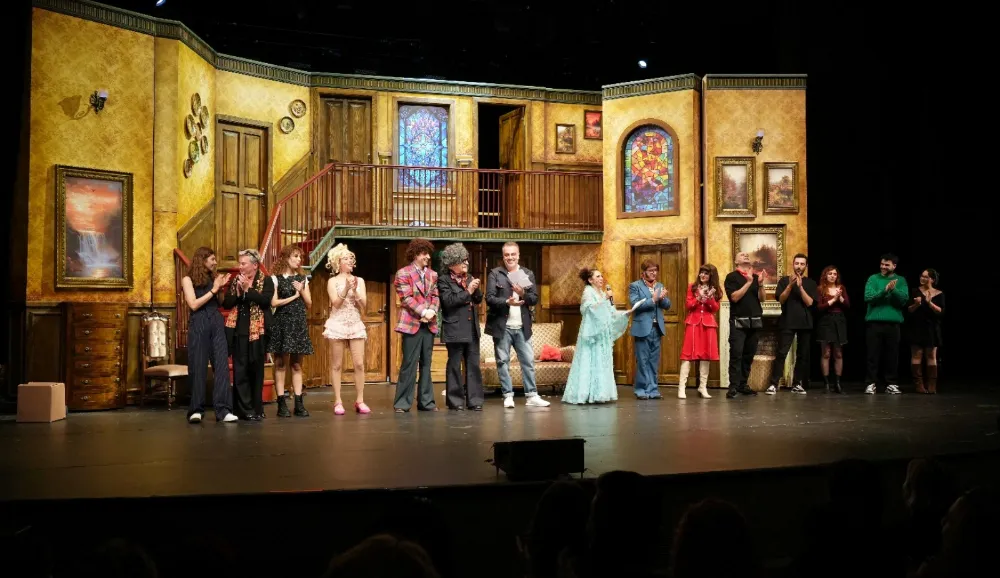 Sezonun En Kahkahalı Komedisi Sahneye çıktı!