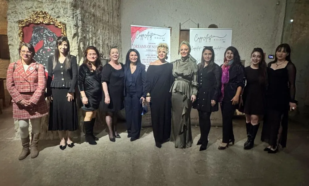 “Dreams of November” Karma Sergisi Sanatseverlerle Buluştu