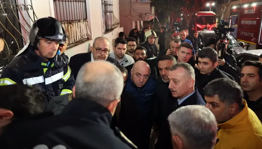 Taziyeye giden Kocaeli Valisi Aktaş ve Belediye Başkanı Büyükakın