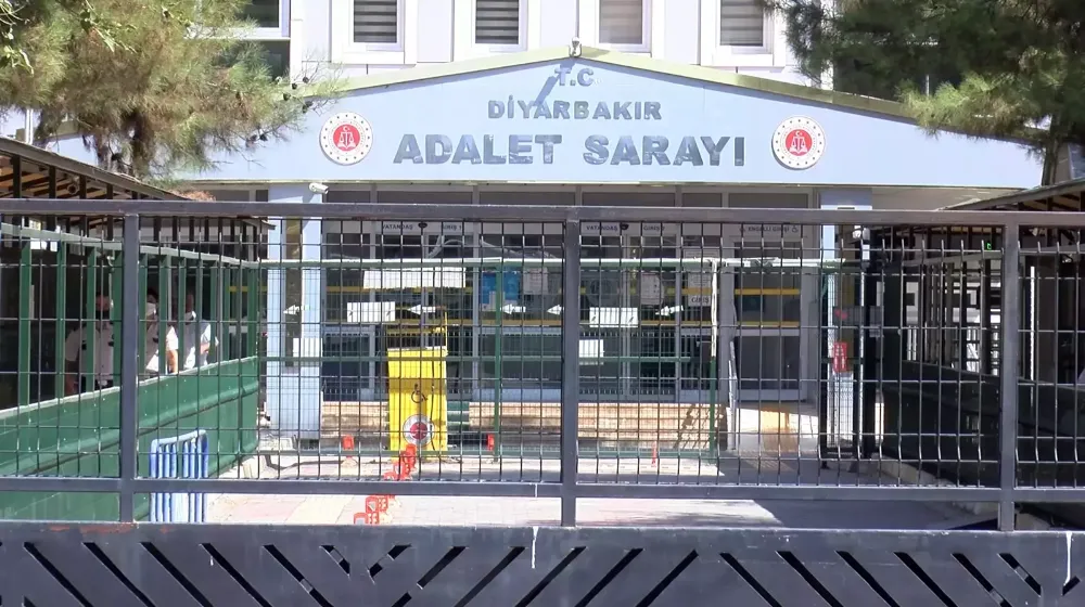 Başsavcı savcının adliyeye girmesini yasakladı