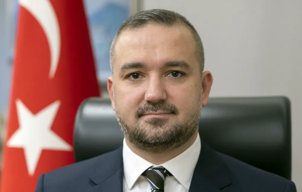 Başa değil, başın gerisine döndük
