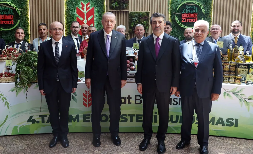 Özel, yabancı siyasetçilerden demokrasi dileniyor