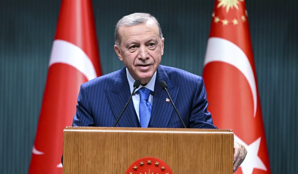 Saplandıkları popülizm batağını ibretle takip ediyoruz