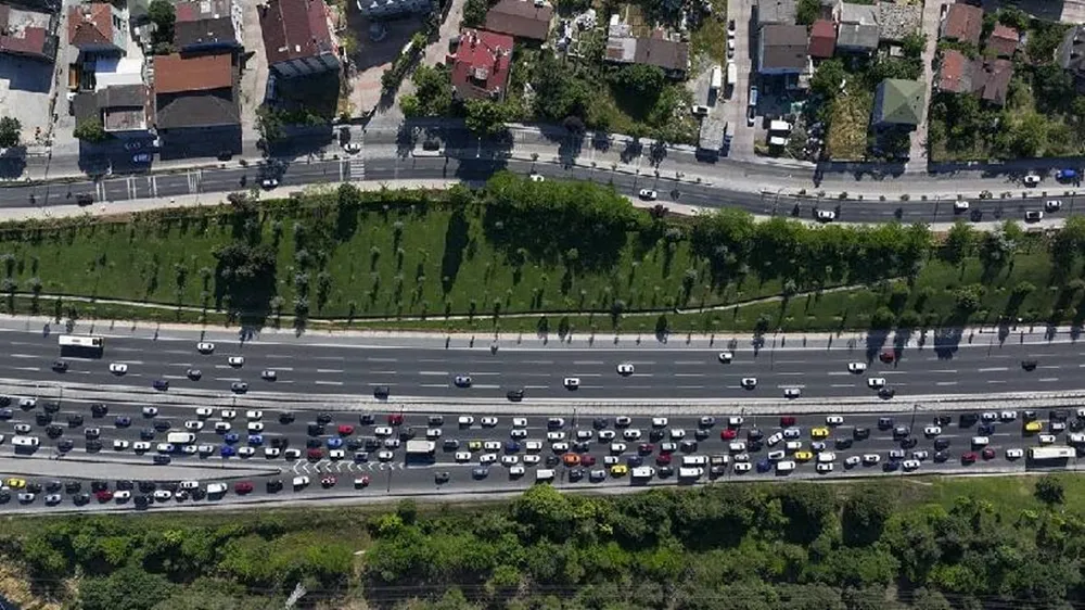 İstanbul girişinde trafik kilitlendi