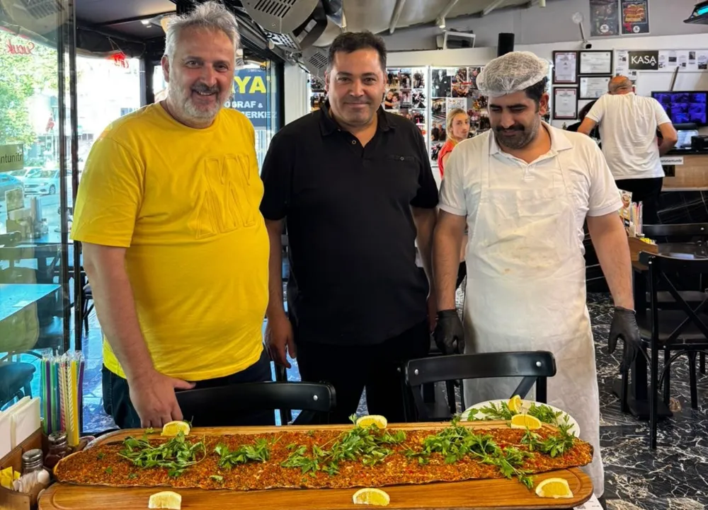 104 cm’lik Lahmacunla Rekora Koşuyor!