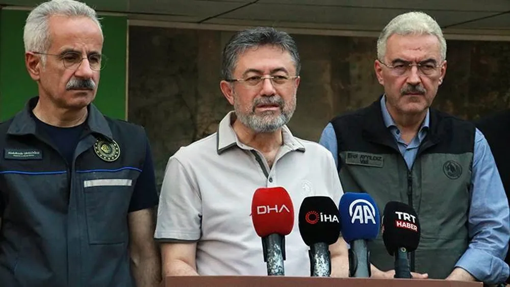Orman yangınlarında 3 ilde alevlerle mücadele sürüyor