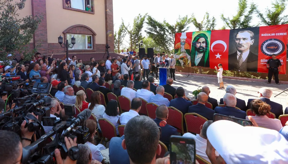 Hızır Paşa gibi zulmedenlerin safına geçenler olabilir ama yol yolcudan uludur