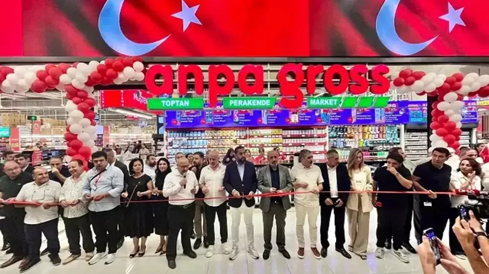 3 kuruşluk hediye çeki için 8 saat kuyrukta beklediler