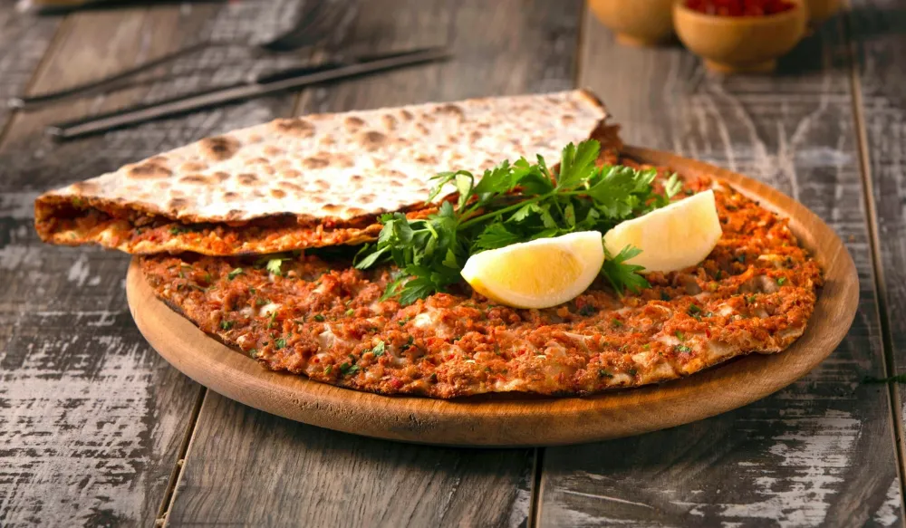 Lahmacunda kanatlı ve sakatat çıktı