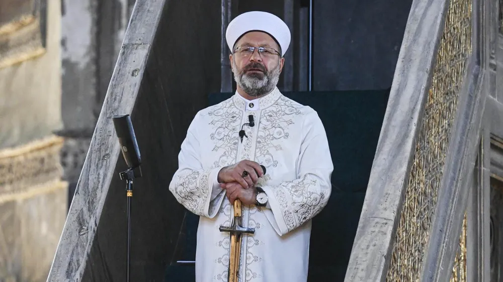Diyanet’in Atatürk’ü anmadığı hutbeyi yerden yere vurdu