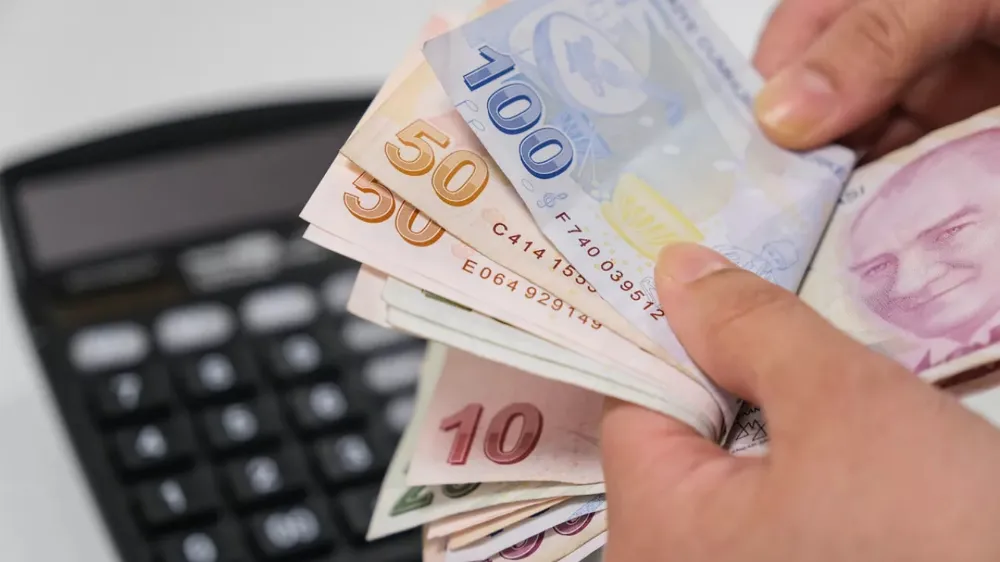Ekonomi kendi haline bırakılsa düzelirdi!