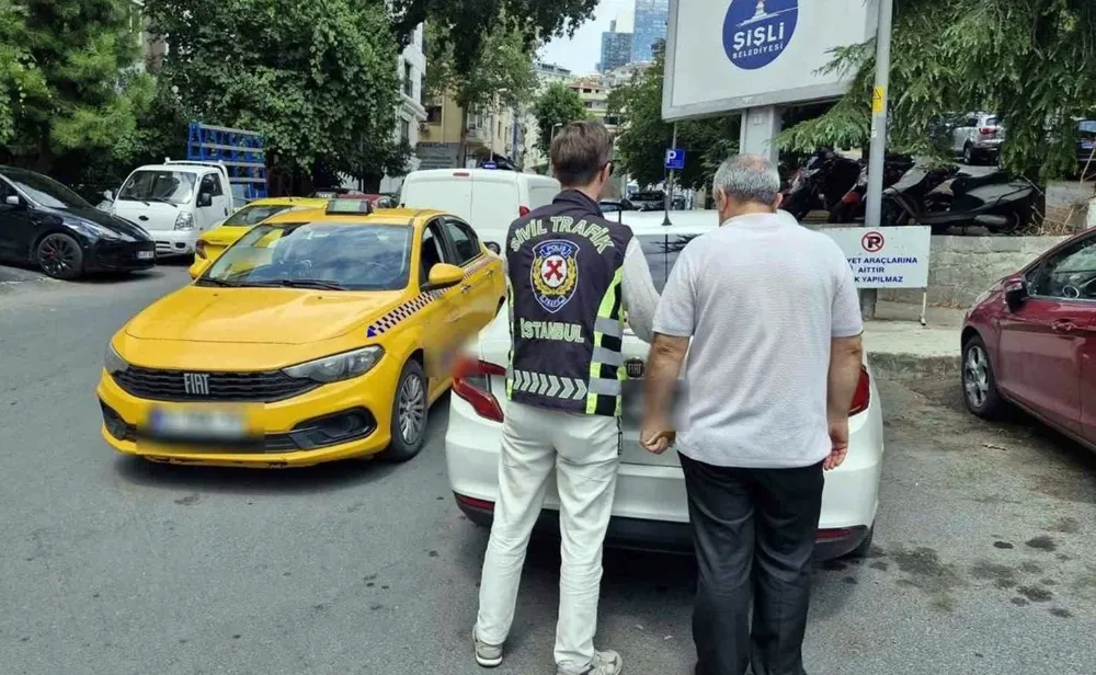 Yolcu seçen taksi sürücüsüne 9 bin lira ceza