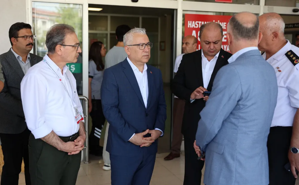 Vali Şimşek, kazaların ardından hastaneleri ziyaret etti