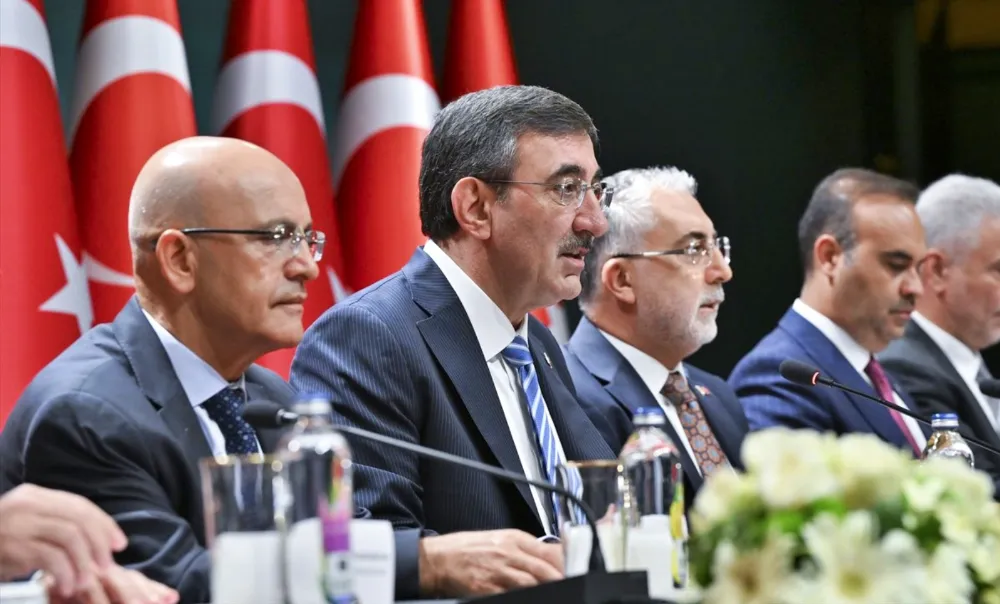 Enflasyon tahminleri yükseldi, büyüme hedefleri düştü