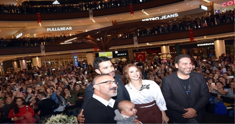 Mutluluk Zamanı, özel gösterimi İzmir Optimum’da gerçekleştirildi