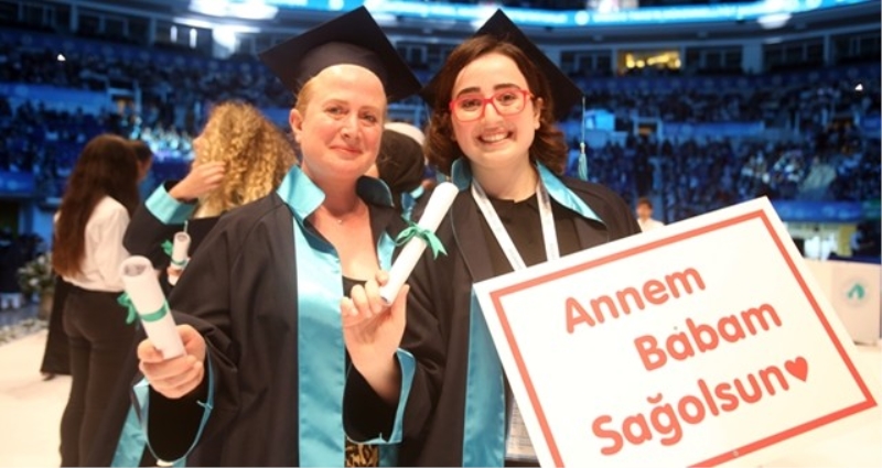 Üsküdar Üniversitesi’nin mezuniyet coşkusu
